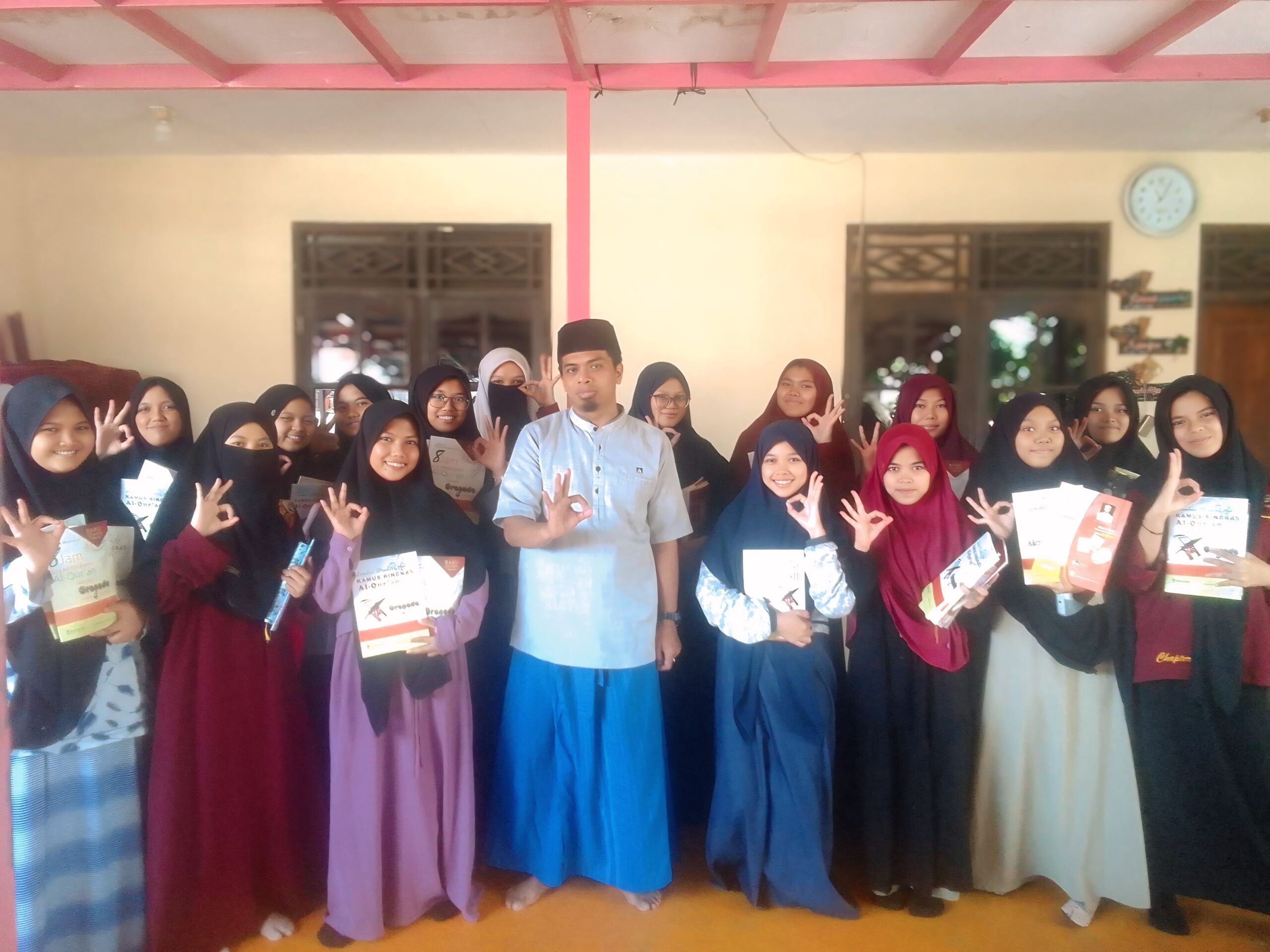 Duta IMQ Bekasi Kembali Bimbing Santri Grha Tahfizh Al-Manar: Praktik Menerjemah Al-Qur’an dengan Metode Granada